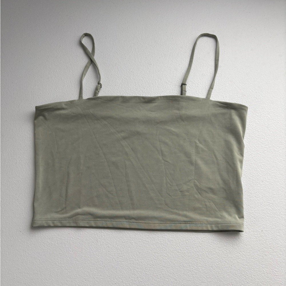 Express Sage Green Cropped Camisole with Spaghetti Straps and Fitted Style
